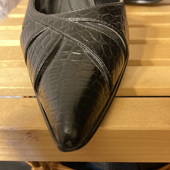 Women’s slingback pumps with adjustable buckle closure. Size 6,5. Made in China. - Picture 5 of 5